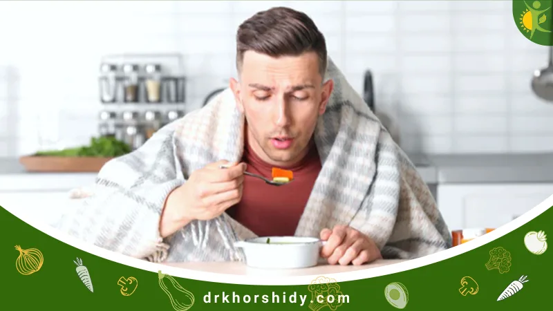 مردی در حال خوردن غذا برای سرماخوردگی